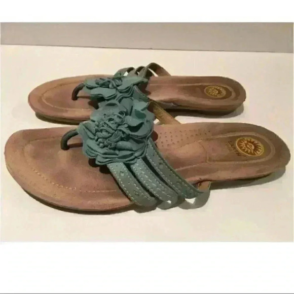 Earth Spirit Blue Suede Floral Flip Flops Size 9 - Picture 3 of 7